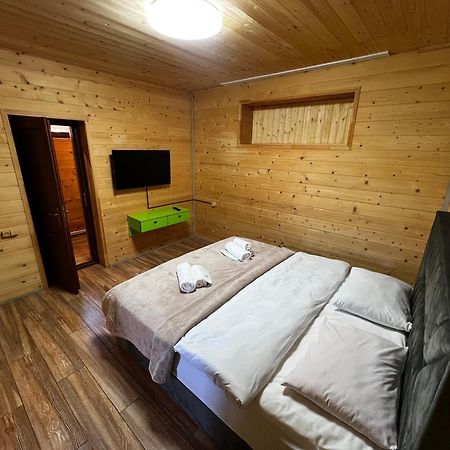 Balkonchik Guesthouse 迪利然 外观 照片