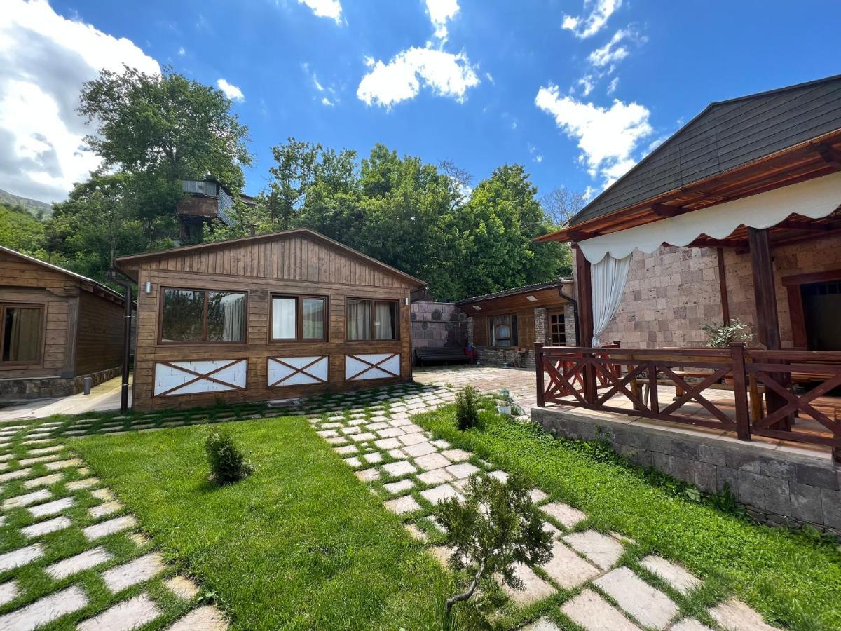 Balkonchik Guesthouse 迪利然 外观 照片