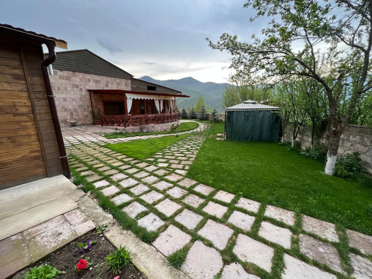 Balkonchik Guesthouse 迪利然 外观 照片