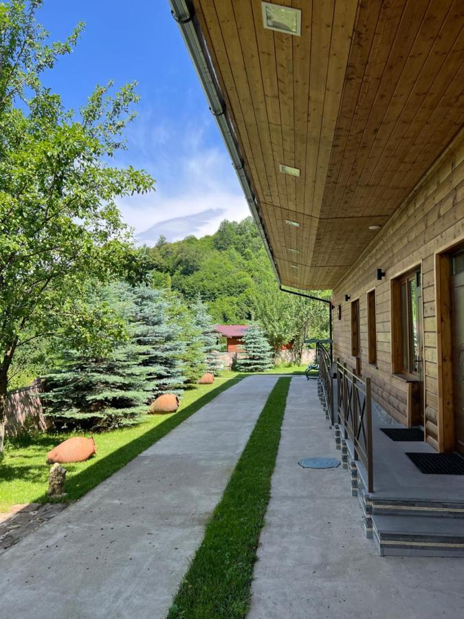 Balkonchik Guesthouse 迪利然 外观 照片