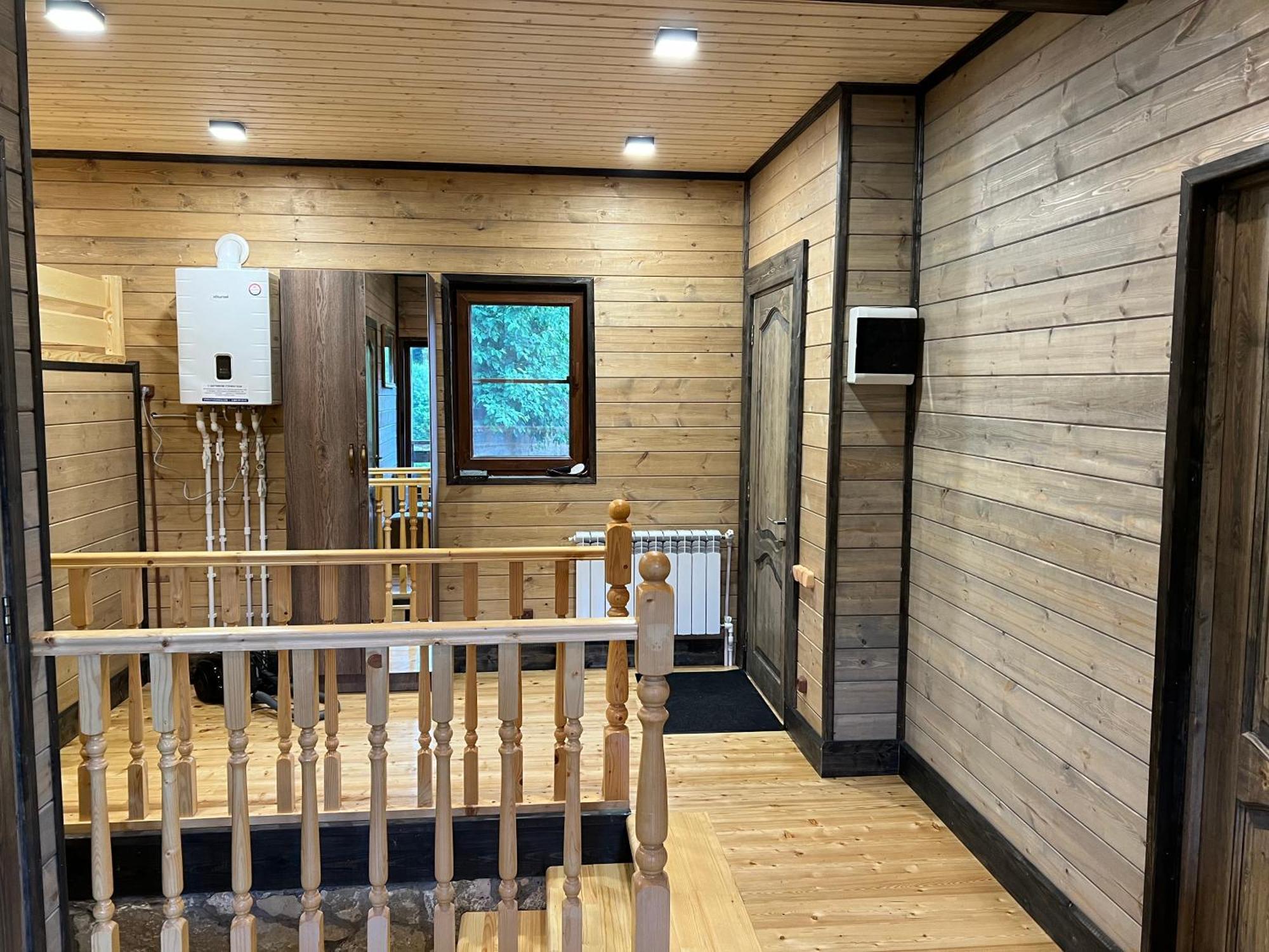 Balkonchik Guesthouse 迪利然 外观 照片