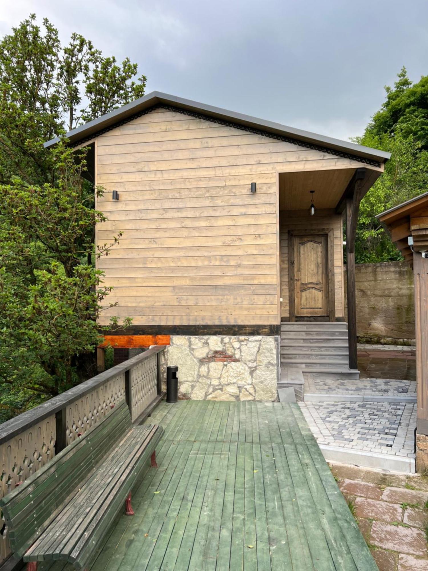 Balkonchik Guesthouse 迪利然 外观 照片